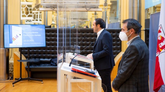 "Riaggiunto nuovamente il livello occupazionale pre-pandemia" ha detto Achammer (sx) alla presentazione del rapporto semestrale. (Foto: ASP/Fabio Brucculeri) 