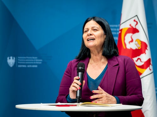 Quest'anno abbiamo avuto 10 candidati e candidate, cinque di madrelingua tedesca e cinque di madrelingua italiana, ha riferito Sabine Giunta, presidente della commissione di valutazione, sull'intenso processo di selezione. (Foto: USP/Fabio Brucculeri)