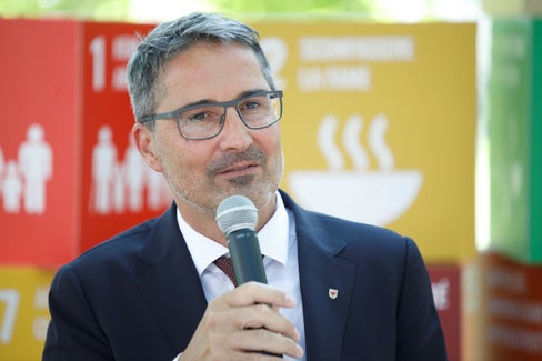 La Giunta provinciale intende discutere su ampia base anche in Consiglio provinciale  i principi, gli obiettivi e le misure riferiti al contributo dell’Alto Adige per uno sviluppo sostenibile. Il presidente Kompatscher in occasione della presentazione ufficiale del documento strategico. (Foto: ASP/Tiberio Servillo)