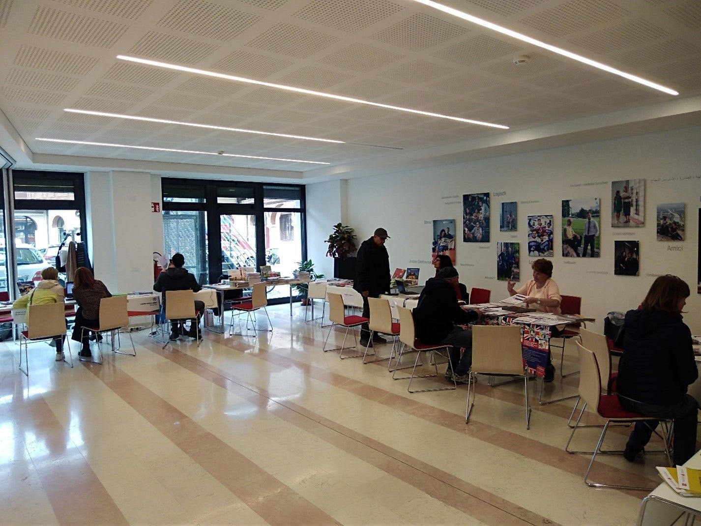 Giovedì 7 marzo al Centro Trevi di Bolzano si terrà la consueta giornata informativa dedicata alla consulenza sui soggiorni studio all'estero organizzata dall’Ufficio Bilinguismo e lingue straniere (Foto: ASP/Ufficio Bilinguismo)