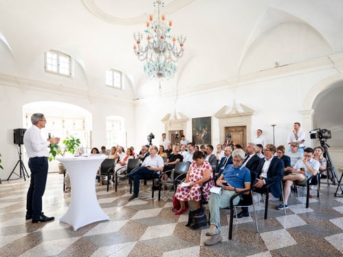 Landeshauptmann Kompatscher betonte, dass all die getroffenen Maßnahmen Teil eines Ansatzes seien, der ökologische Verantwortung mit wirtschaftlicher Entwicklung verbinde – getreu dem Motto Everyday for Future: Nachhaltigkeit heißt für uns, heute die Grundlagen zu schaffen, damit unser Land morgen noch lebenswert ist. (Foto: LPA/Fabio Brucculeri)