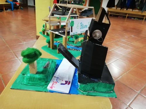 Brücken in verschiedenen Formen und Farben sind ab 15. Mai an einigen Schulen des Landes zu sehen. (Foto: LPA/Bildungsdirektion)