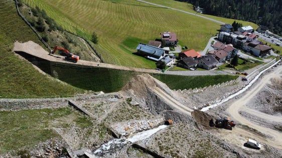 Im Herbst 2020 waren zwei Baulose zur Umsetzung der notwendigen Maßnahmen genehmigt worden, im Frühjahr 2021 hat das Landesamt für Wildbach- und Lawinenverbauung West mit den Arbeiten begonnen und sie jetzt fertiggestellt. (Foto: LPA/Landesamt für Wildbach- und Lawinenverbauung West)