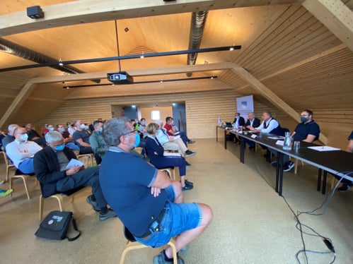 Oggi (3 agosto), l’assessore alla protezione civile, Arnold Schuler, ha preso parte ad un incontro presso il Comune di Castelrotto (Foto: ASP/Noemi Prinoth)