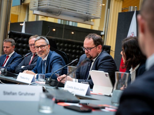 Parlando delle politiche di valorizzazione dei territori rurali, il presidente Kompatscher ha spiegato che per quanto riguarda la provincia di Bolzano, un punto strategico è dato “dall’impegno nel garantire elevata qualità di vita nei territori rurali, sia dal punto di vista culturale sia delle infrastrutture e dei servizi”. (Foto: USP/Fabio Brucculeri)