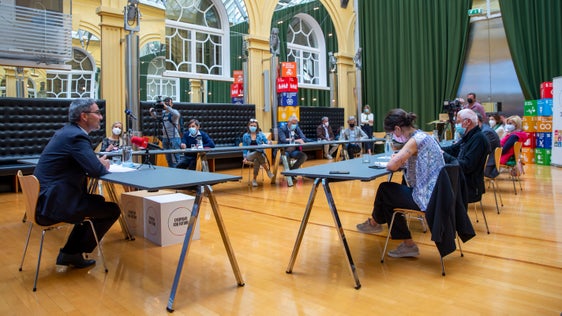 Il presidente della Provincia, Kompatscher, oggi (2 settembre) a Palazzo Widmann mentre annuncia un pacchetto di misure per una riduzione drastica dell'inquinamento luminoso durante il suo incontro di metà legislatura con i media, #primotempo. (Foto: ASP/Fabio Brucculeri)