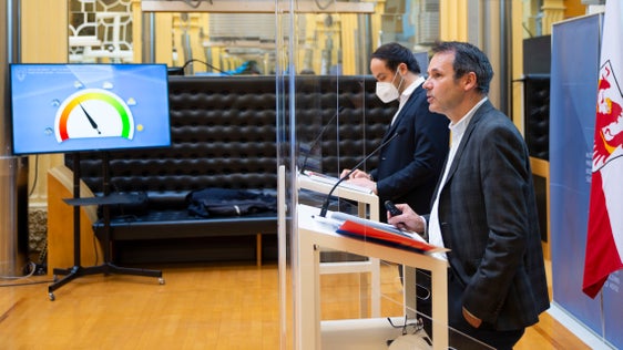 L'assessore Achammer ed il direttore Luther nel corso della conferenza stampa (Foto: ASP/F. Brucculeri)