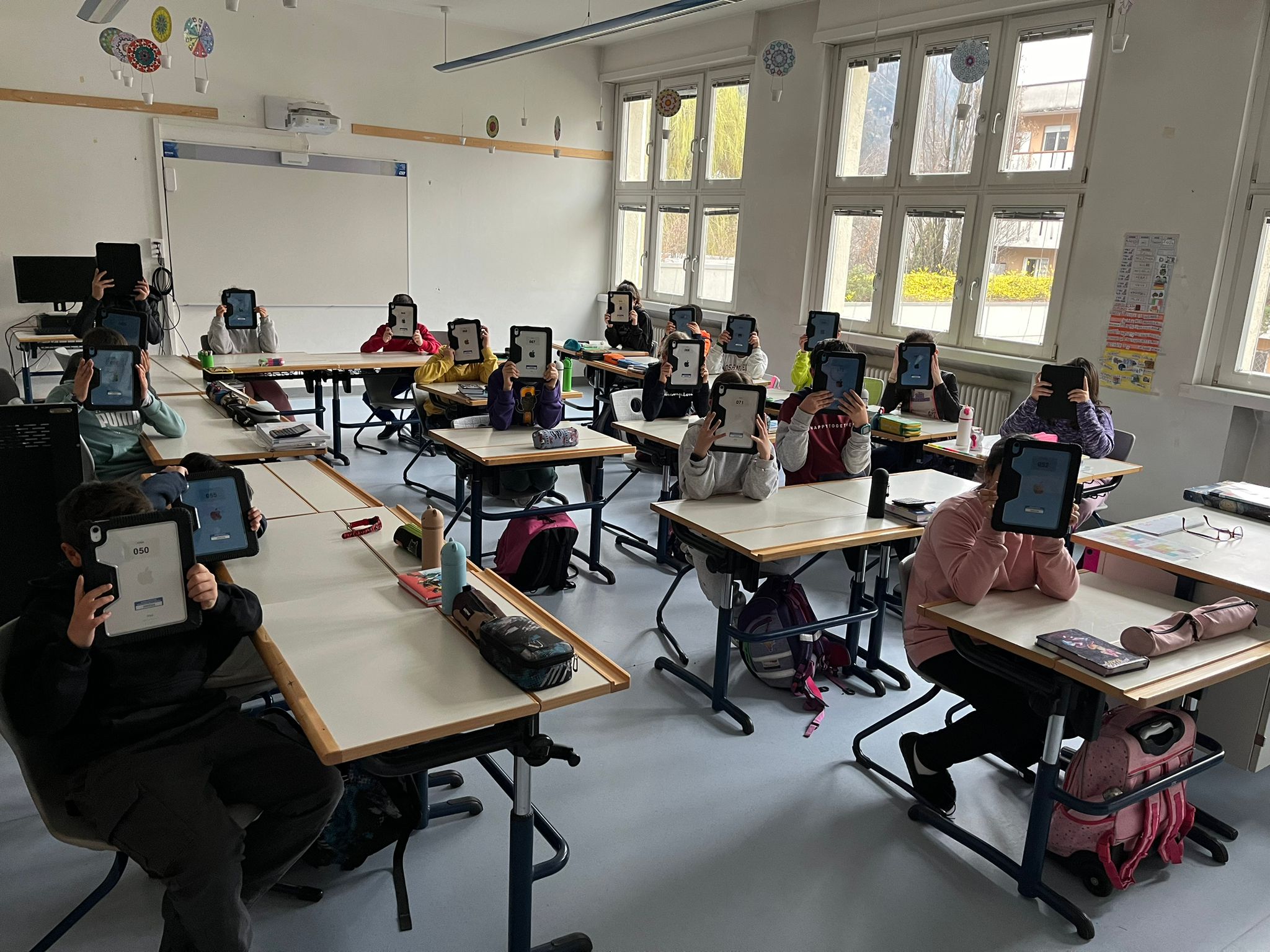 Si è concluso alle scuole primarie a Oltrisarco il corso di Didattica attiva con l'uso dei tablet  tenuto dall'esperta Alice Longhini (Foto: ASP/Istituto comprensivo Bolzano IV)