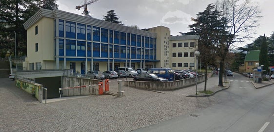 Der derzeitige Sitz des Sozialsprengels Meran wird saniert und um ein drittes Stockwerk erhöht. (Foto: LPA/Abteilung Hochbau)