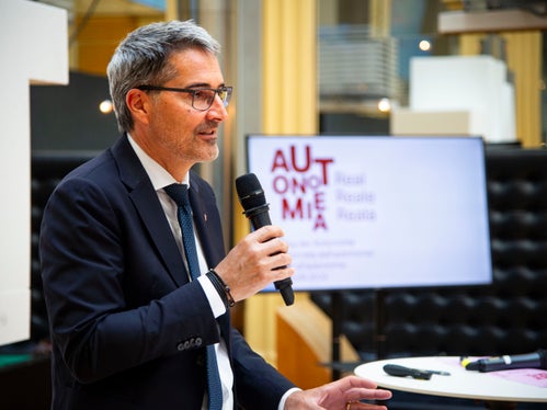 Dieser Tag soll dazu beitragen, dass wir verstärkt wahrnehmen, dass die Autonomie ein Schatz ist, betonte Landeshauptmann Kompatscher anlässlich der Pressekonferenz zum Tag der Autonomie. (Foto: LPA/Fabio Brucculeri)