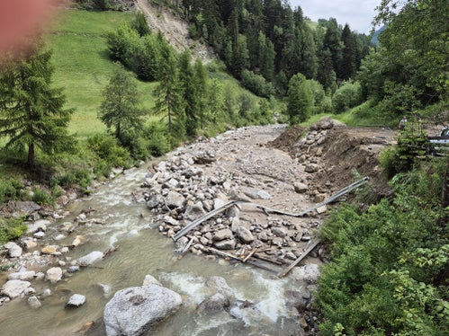 Der Hölderlebach in Hintermartell mit Geschiebematerial nach Starkregen. (Foto: LPA/Amt für Wildbach- und Lawinenverbauung West in der Agentur für Bevölkerungsschutz)