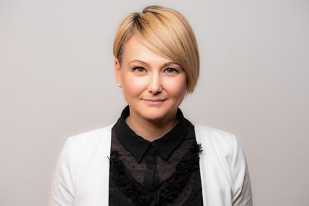 Die Direktorin des Ressorts Sozialer Zusammenhalt, Familie, Senioren, Genossenschaften und Ehrenamt, Michela Morandini (Foto: LPA/Manuela Tessaro)