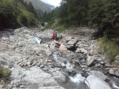 Der Pfossentalbach führt viel Material mit, das entfernt werden muss, um für Hochwasser gerüstet zu sein. (Foto: Agentur für Bevölkerungsschutz/Amt für Wildbach- und Lawinenverbauung West/Martin Eschgfäller)