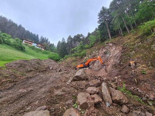 Die Wildbachverbauung hat mit der Errichtung einer Rückhaltesperre im Tisenserbach oberhalb der Ortschaft Tisens in der Gemeinde Kastelruth begonnen. (Foto: LPA/Landesamt für Wildbach- und Lawinenverbauung Süd)