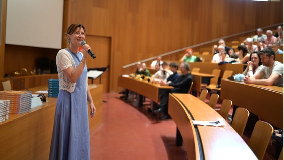 Prämierungsfeier Känguru der Mathematik 2026: Landesschuldirektorin Sigrun Falkensteiner (Foto: LPA/Deutsche Bildungsdirektion/Margit Pichler)