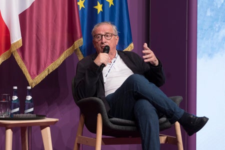 EU-Kommissionspräsident a.D. Juncker: „Die Europäische Union kann im globalen Wettstreit selbstbewusst auftreten, muss sich dafür aber auf seine Werte besinnen: Mehr als Geld, Macht und Einfluss zählt die Überzeugung, gemeinsam mehr zu erreichen als alleine.“ (Foto: Land Tirol/Sedlak)