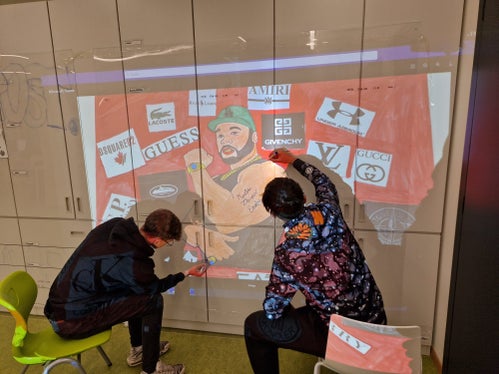 Schüler bei der Graffiti-Arbeit (Foto: BBZ)