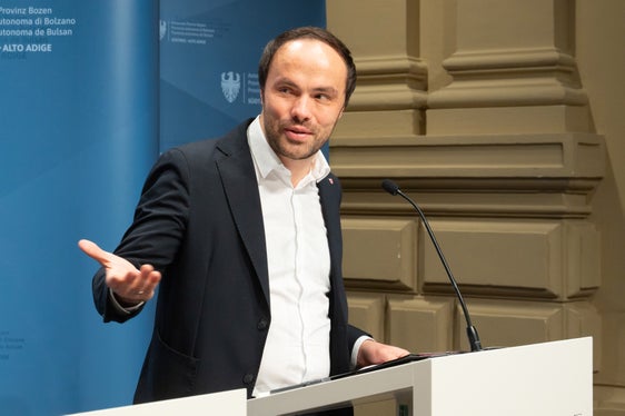 Es geht darum, wie wir den Lehr- und Lernalltag einfacher gestalten können und wie wir mehr Freiraum für den Unterricht schaffen können, hob Bildungslandesrat Philipp Achammer bei der Vorstellung des Bildungsdialoges hervor. (Foto: LPA/Greta Stuefer)