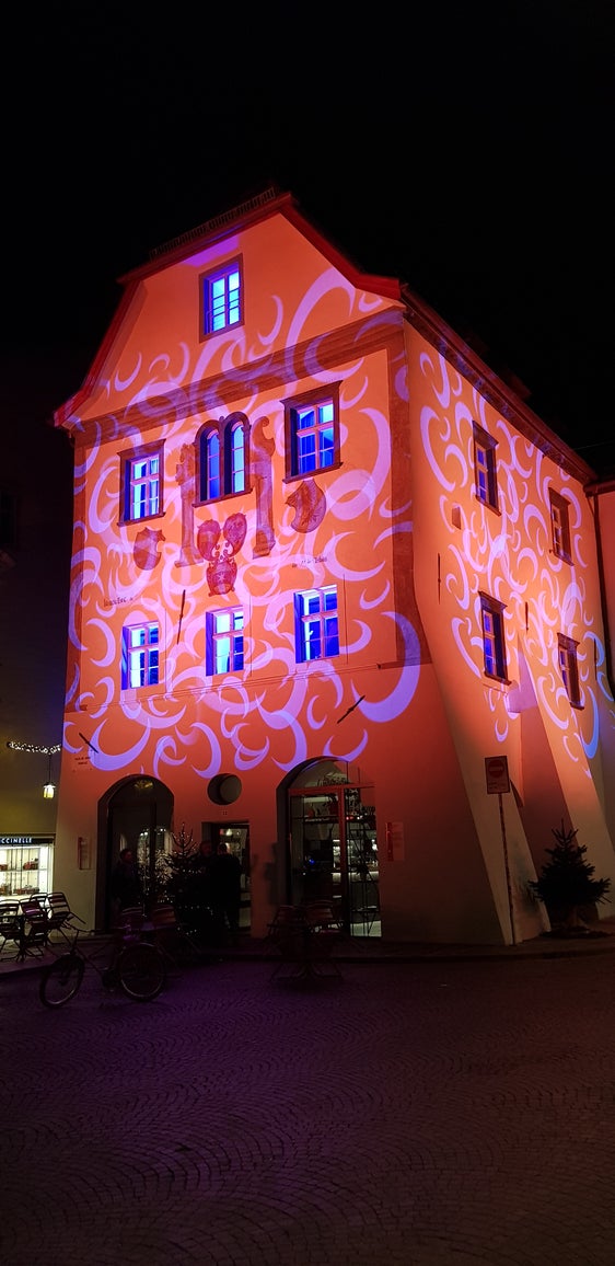 Die Euregio-Kulturdonnerstage bieten an jedem dritten Donnerstag im Monat am Euregio-Sitz im Waaghaus in Bozen (Bild) Erwachsenen, Jugendlichen und auch Kindern Unterhaltung, Workshops und Gelegenheit zum Kennenlernen. (Foto: Euregio/Gluderer)