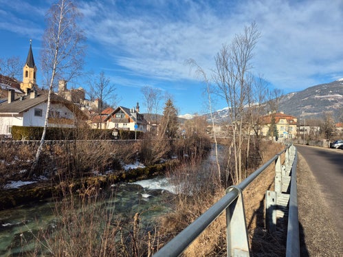 Regelmäßige Uferpflegearbeiten sind für den Hochwasserschutz unabdingbar. Zwei Wochen lang führt die Wildbachverbauung jetzt Schlägerungs- und Uferpflegearbeiten entlang der Rienz im Stadtgebiet Bruneck durch. (Foto: LPA/Landesamt für Wildbach- und Lawinenverbauung Ost/Hubert Brugger)
