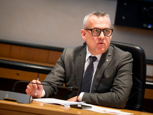 “Grazie al bilancio del 2024 – rimarca l’assessore all’Edilizia, Patrimonio, Libro fondiario e Catasto, Christian Bianchi – con 33 progetti in ambito scolastico per un totale di circa 250 milioni di euro investiti ai quali si sommano i 13 milioni di euro per le oltre 500 manutenzioni, possiamo offrire a scolari, studenti e insegnanti strutture all’avanguardia, sicure e sostenibili dal punto di vista energetico”. (Foto: USP/Fabio Brucculeri)