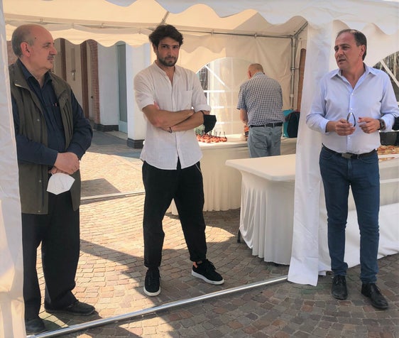  Wiedereröffnung des "Culture Corner" mit Vermittlung des Deutschen in informellem Rahmen: (v.l.) Andrea Nicoli (Direktor Learning Center), Stefano Rossi (Koordinator Aktivitäten für Kinder) und LR Vettorato. (Foto: ASP)