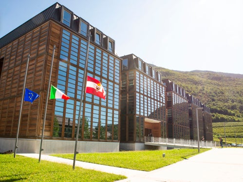 È stato firmato questa mattina (25 settembre) presso la Fondazione Edmund Mach&nbsp;di San Michele all'Adige dai presidenti delle Province di Bolzano e di Trento e dal ministro dell'economia e delle finanze, Giancarlo Giorgetti, un importante accordo in materia di finanza pubblica (Foto: ASP/Fabio Brucculeri)