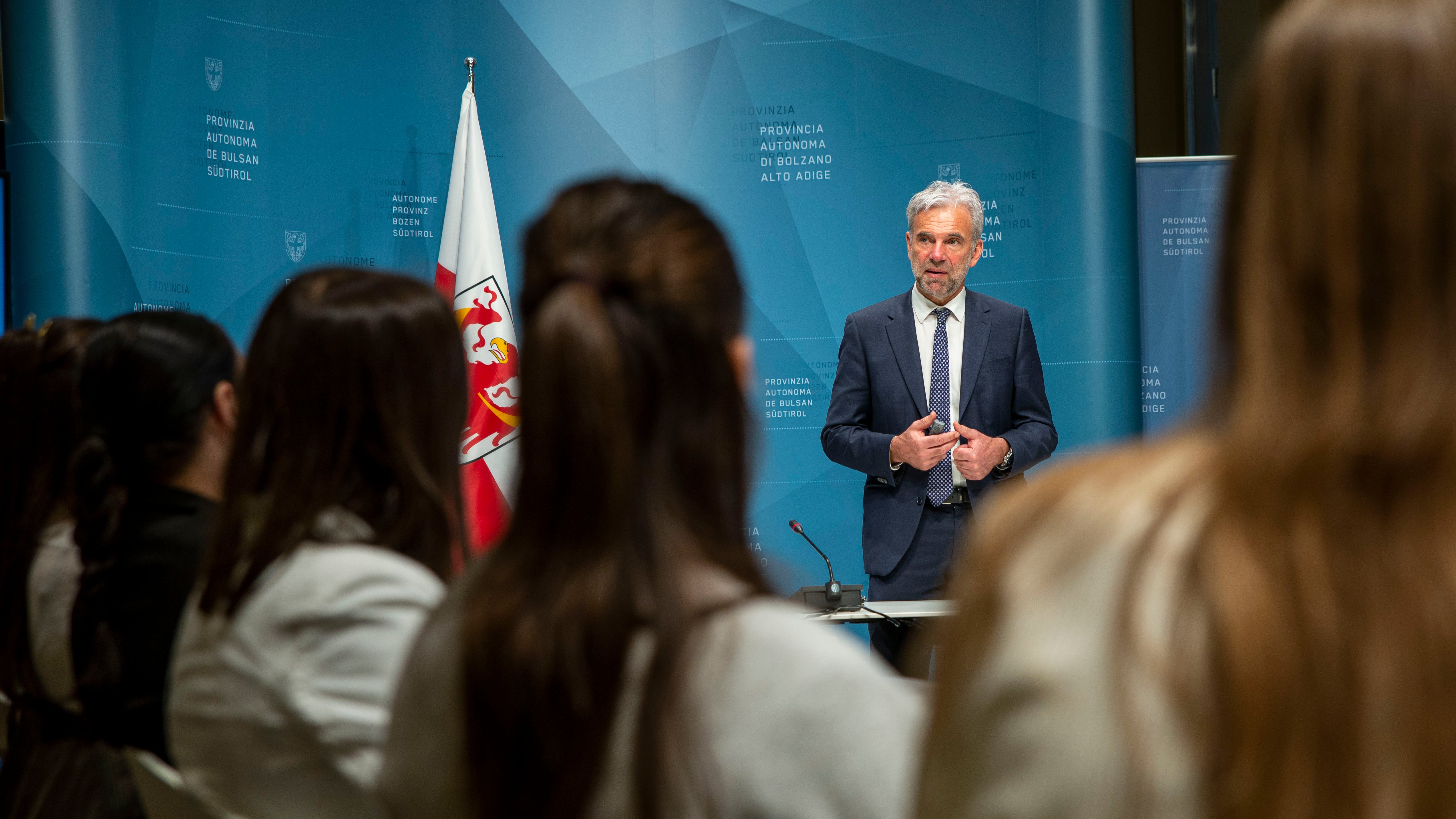 Landesrat Schuler hat das Landestourismusentwicklungskonzept (LTEK) 2030+ vorgestellt. (Foto: LPA/Fabio Brucculeri)