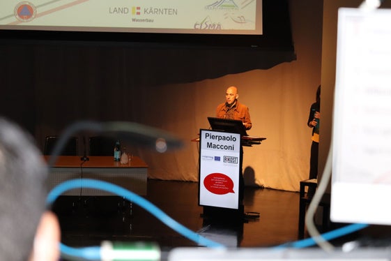 Pierpaolo Macconi del Centro funzionale provinciale dell'Agenzia per la Protezione civile e Francesca Minute di Mountain-eering hanno presentato il nuovo portale. (Foto: ASP/Maja Clara)