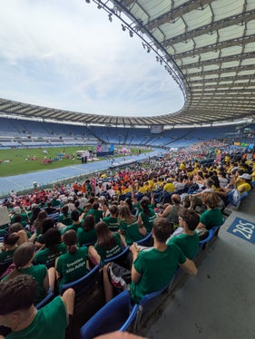 Nella foto, la delegazione altoatesina ai Nuovi Giochi della Gioventù presso lo Stadio Olimpico di Roma. (Foto: USP/Direzione Istruzione e Formazione tedesca/Jonas Mathá)