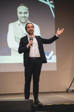 Landesrat Philipp Achammer: Die Planung eines Maturaballs ist weit mehr als nur eine Partyorganisation – es ist ein Schritt ins Erwachsenwerden. (Foto: LPA/Landesamt für Jugendarbeit/Youth Info)