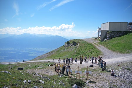 Die Präsentation des Euregio-Projektes Digiway fand am 25. Juni unter Beteiligung von Projektpartnern und Stakeholdern auf der Seegrube (Nordkette) oberhalb von Innsbruck statt. (Foto: Land Tirol/Schallhart)