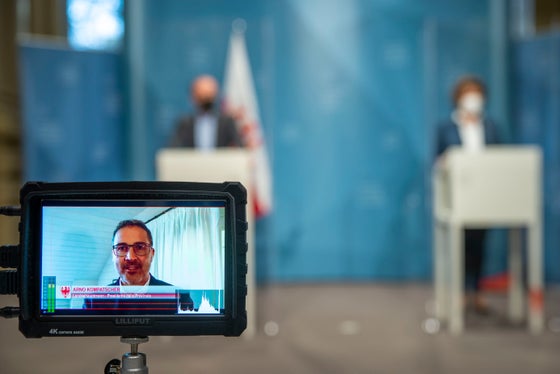 Wir nehmen die Sorgen der Ehrenamtlichen in Südtirol ernst, unterstrich Landeshauptmann Kompatscher bei der Pressekonferenz nach der Landesregierungssitzung. (Foto: LPA/Fabio Brucculeri)