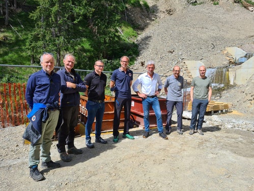 Foto di gruppo al termine del sopralluogo al rio Mesner in Val d'Ultimo (Foto: ASP/Agenzia per la Protezoine civile/Judith Weissensteiner)