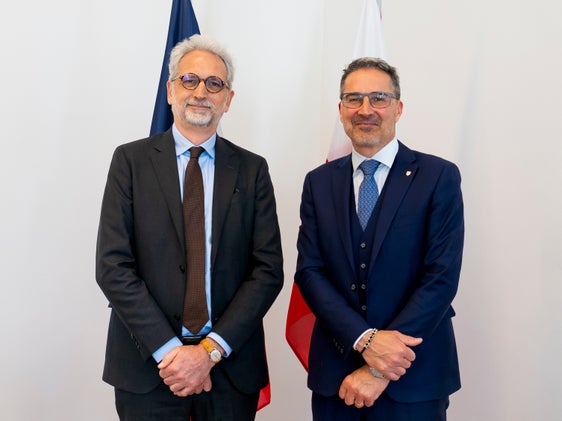 Der französische Generalkonsul in Mailand François Bonet und Landeshauptmann Arno Kompatscher beim Treffen in Bozen. (Foto: LPA/Fabio Brucculeri)