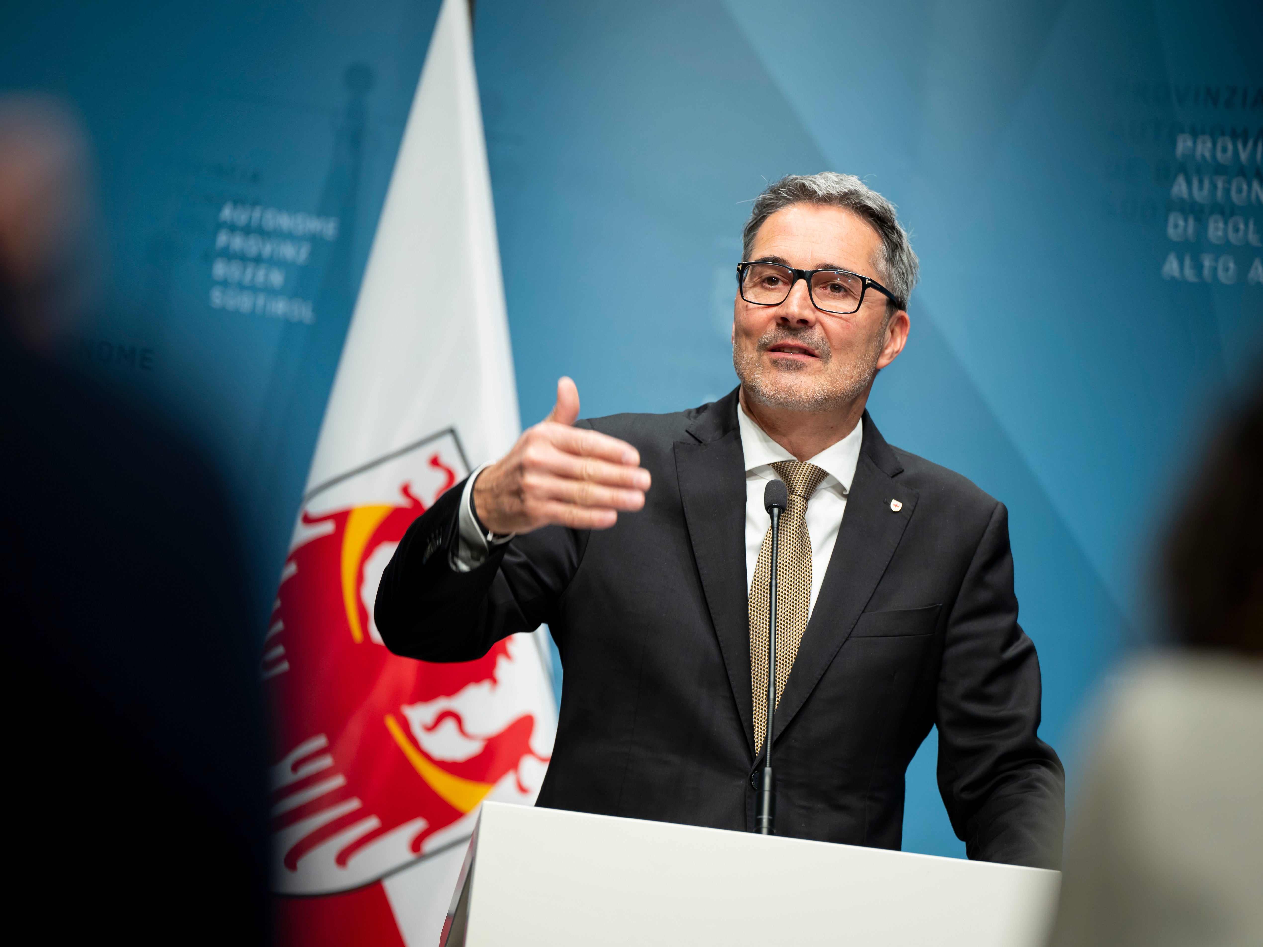 Nach der heutigen Genehmigung durch die Landesregierung wird der Gesetzentwurf zur Wohnreform 2025 im Landtag behandelt, informierte Landeshauptmann Arno Kompatscher. (Foto: LPA/Fabio Brucculeri)