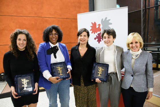 Tre delle premiate con la vicepresidente della Provincia autonoma di Bolzano Waltraud Deeg e Francesca Reich (Foto: Trentino Sviluppo)