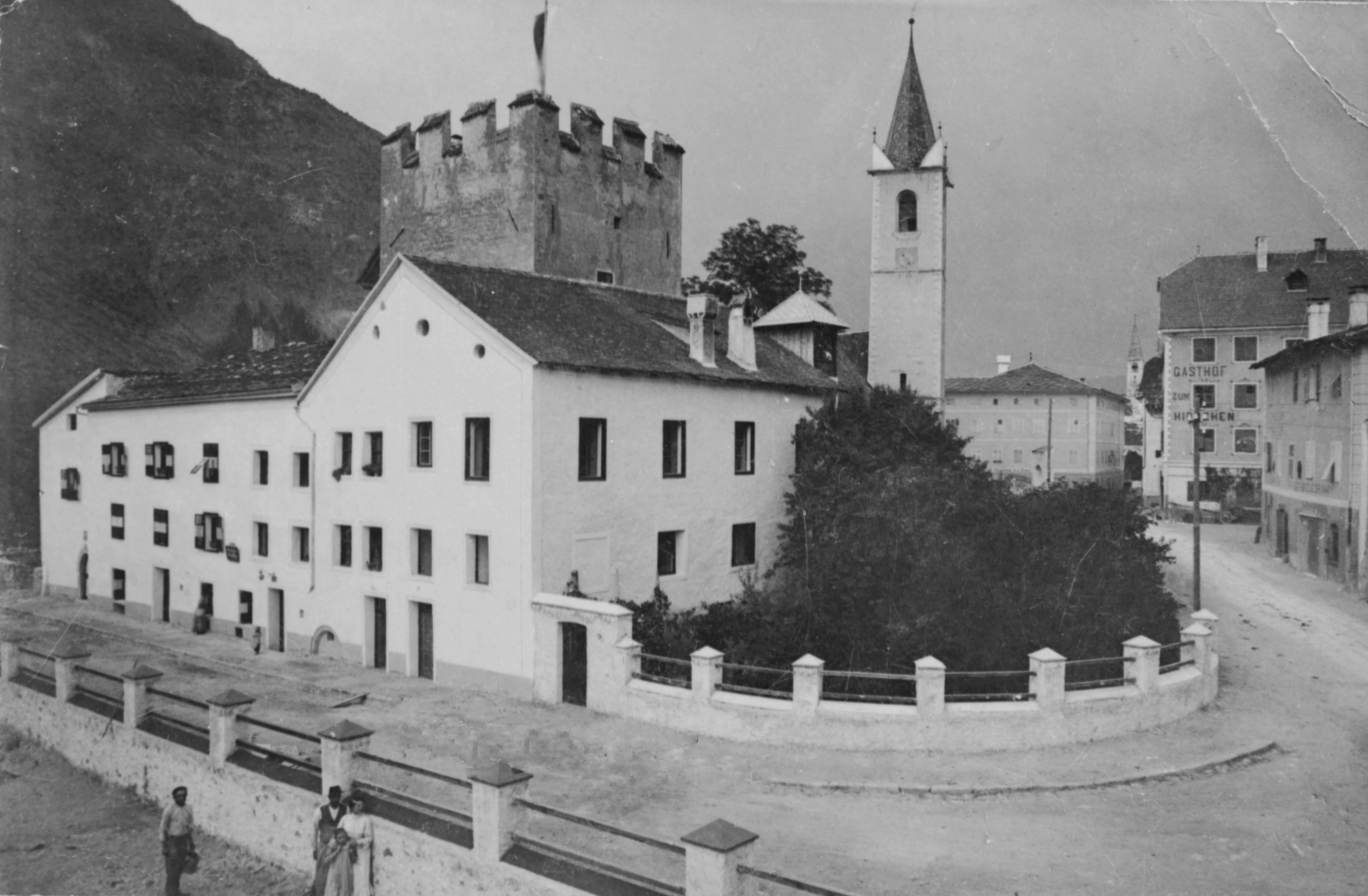 Am Samstag, den 2. Juli, um 20 Uhr zeigt das Landesamt für Film und Medien in Zusammenarbeit mit dem Bildungsausschuss der Gemeinde Latsch im CulturForum in Latsch historische Filmaufnahmen, die die Vergangenheit des Dorfes dokumentieren. (Foto: LPA/Amt für Film und Medien)