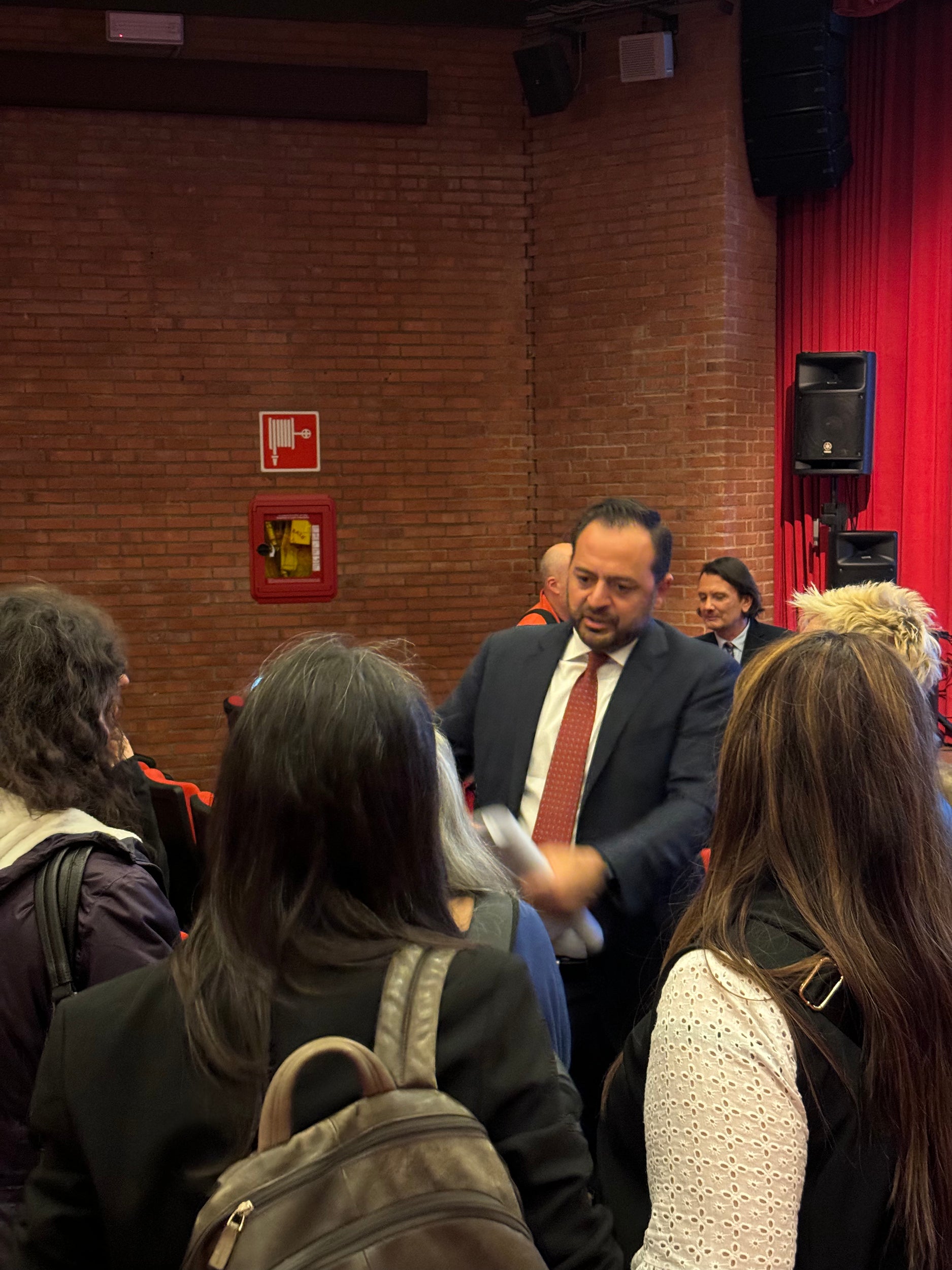 Ieri (16 maggio) il vicepresidente della Provincia Marco Galateo ha incontrato oltre duecento docenti a tempo determinato della scuola italiana per affrontare i temi legati alla precarietà (Foto: ASP/Direzione Istruzione e Formazione italiana)