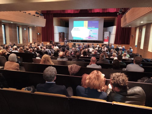 Über 100 Führungskräfte der deutschen Kindergärten und Schulen versammelten sich zur Herbsttagung in Auer. (Foto: LPA/Deutsche Bildungsdirektion/Margit Pichler)