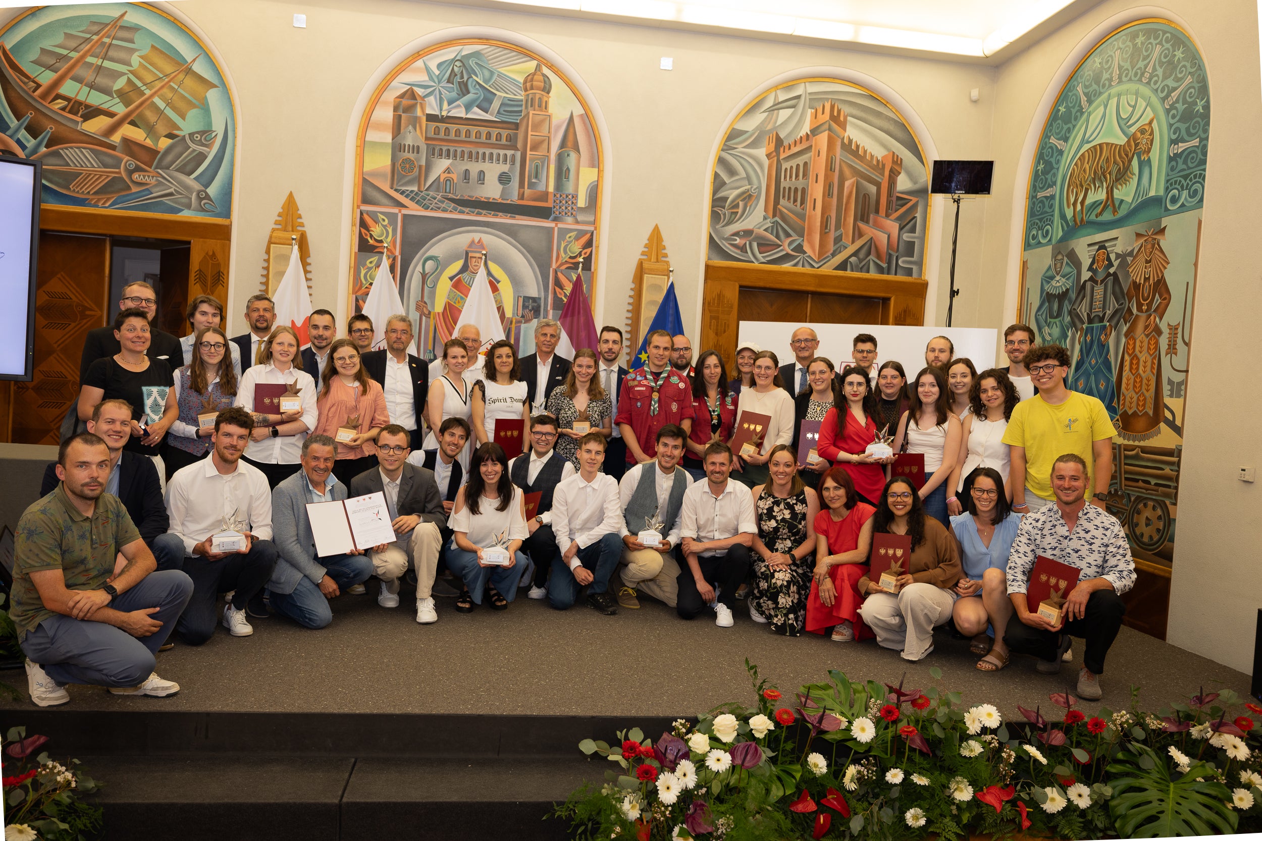 Cun la premiazion fata deberieda, dal titul “Prestazion d’ezelënza – ulentariat tla junanza 2025” unerea la istituzions Tirol, Südtirol y Trentin jënt jëuna mpenieda tl ulentariat y nce pruiec de ezelënza tl ciamp dla junanza. Ai 12 de juni iel stat la sëurandata dla uneranzes a Trënt (Foto: Archif dl Ufize stampa provinziel de Trënt)