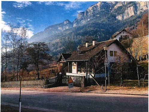  Die ehemalige Grundschule von Perdonig wird zu einem außerschulischen Lernort für Kinder und Jugendliche umgebaut. (Foto: LPA/Archiv Landesabteilung Vermögensverwaltung)