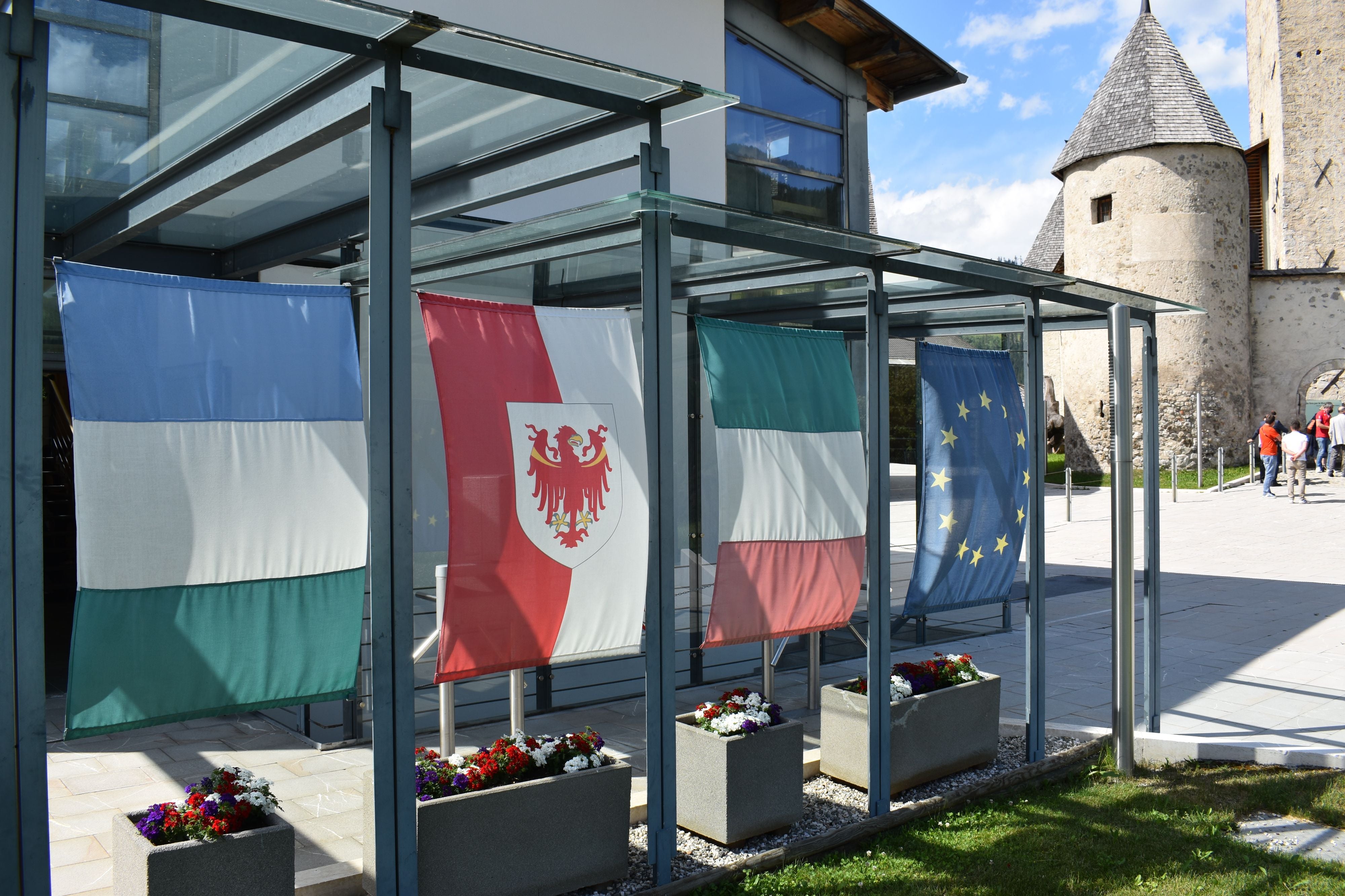 Mesuns finanziei sëuraprò per la cultura ladina: per chësta rejon iel śën inò puscibl per la lies cultureles fé dumandes de contribut (Foto: USP)