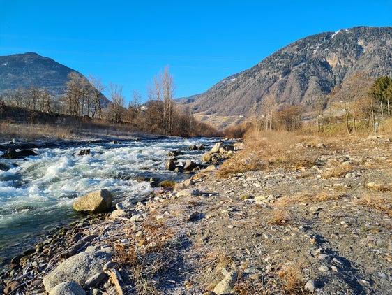 Das Landesamt für Wildbachverbauung Süd arbeitet an der Strukturverbesserung der Falschauer in Lana. (Foto: LPA/Landesamt für Wildbach- und Lawinenverbauung Süd)
