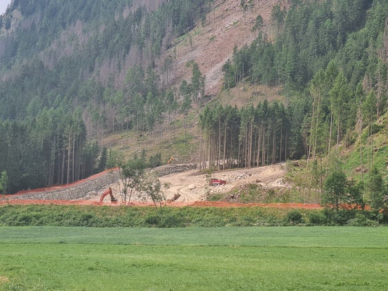 L'Ufficio sistemazione bacini montani Est sta ultimando i lavori di messa in sicurezza della diga sul rio Hofer, a Rasun-Anterselva. (Foto: ASP/Ufficio sistemazione bacini montani Est)