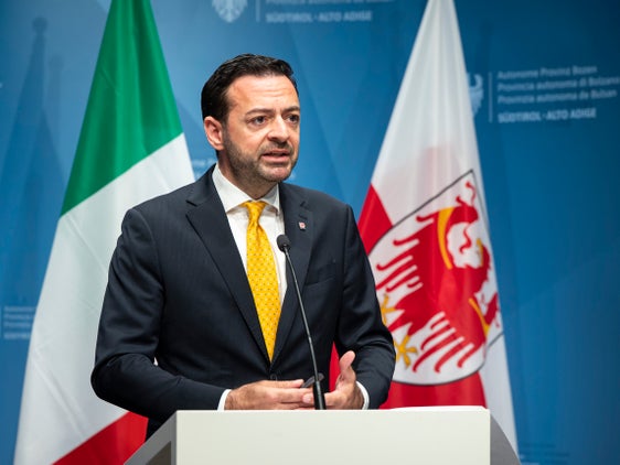 Landesrat Marco Galateo stellt am 28. August die wichtigsten Entscheidungen der Landesregierung aus seinem Zuständigkeitsbereich Wirtschaftsentwicklung vor. (Foto: LPA/Fabio Brucculeri)