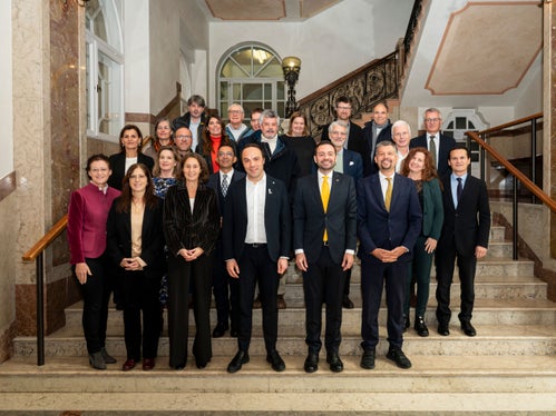 Am 25. November hat sich der Landeskulturbeirat erstmals in dieser Legislaturperiode getroffen. Der Beirat setzt sich aus Mitgliedern aller drei Sprachgruppen zusammen. Im Foto erste Reihe: Margareth Lun, Amtsdirektorin Marisa Giurdanella,  Amtsdirektorin Angelika Gasser, Landesrat Philipp Achammer, Landesrat Marco Galateo, Landesrat Daniel Alfreider. Zweite Reihe: Christine Helfer, Ressortdirektor Antonio Lampis, Livia Bertagnolli, ladinische Bildungs- und Kulturdirektor André Comploi. Vierte Reihe: Sabine Gamper, Margot Schwienbacher, Konrad Tavella, Paola Bessega, Alexander Zöggeler, Hans-Christoph von Hohenbühel, Marco Sartore. Letzte Reihe hinten: Peter Schwienbacher, Heinrich Walder, Amtsdirektor Jürgen Runggaldier Maria Teresa Mussner, Ludwig Rindler, Josef Pepi Ploner, Johann Anton Walther von Herbstenburg. (Foto: LPA/Fabio Brucculeri)