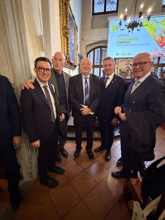 Seduta della Commissione per le Politiche Agricole (CPA) a Firenze (da sinistra): Francesco Agus (Assessore all’Agricoltura della Sardegna), Dario Bond (assessore all’Agricoltura del Veneto), Gilberto Pichetto Fratin (Ministro dell’Ambiente e della sicurezza energetica) e l’assessore altoatesino all'Agricoltura Luis Walcher. (Foto: USP/Dipartimento Agricoltura, Foreste e Turismo/Tobias Erschbamer)