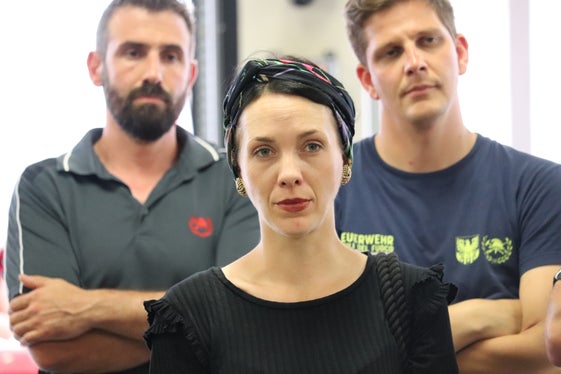 Anche la sindaca di Merano Katharina Zeller ha preso parte alla riunione svoltasi presso la sede dei vigili del fuoco volontari di Maia Bassa (Foto: USP/Maja Clara)