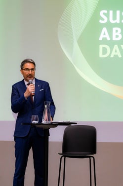Il presidente Arno Kompatscher: I Sustainability Days piattaforma&nbsp;internazionale&nbsp;per le regioni del futuro che abbiano un richiamo anche al di fuori del nostro territorio2. (Foto: ASP/Tessaro)